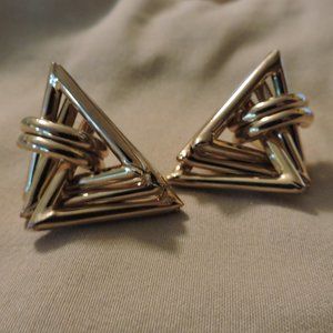 1 pair of geometric shape gold metal earrings